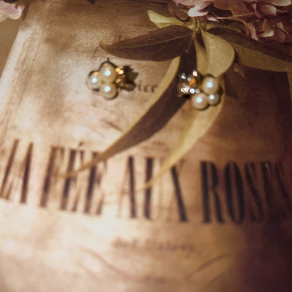 Avon Vintage gold plated earrings with pearl clusters like a grape design - Picture 8 of 13